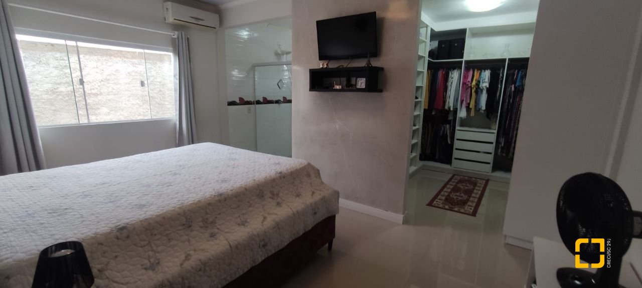 Casa, no bairro São João do Rio Vermelho em Florianópolis