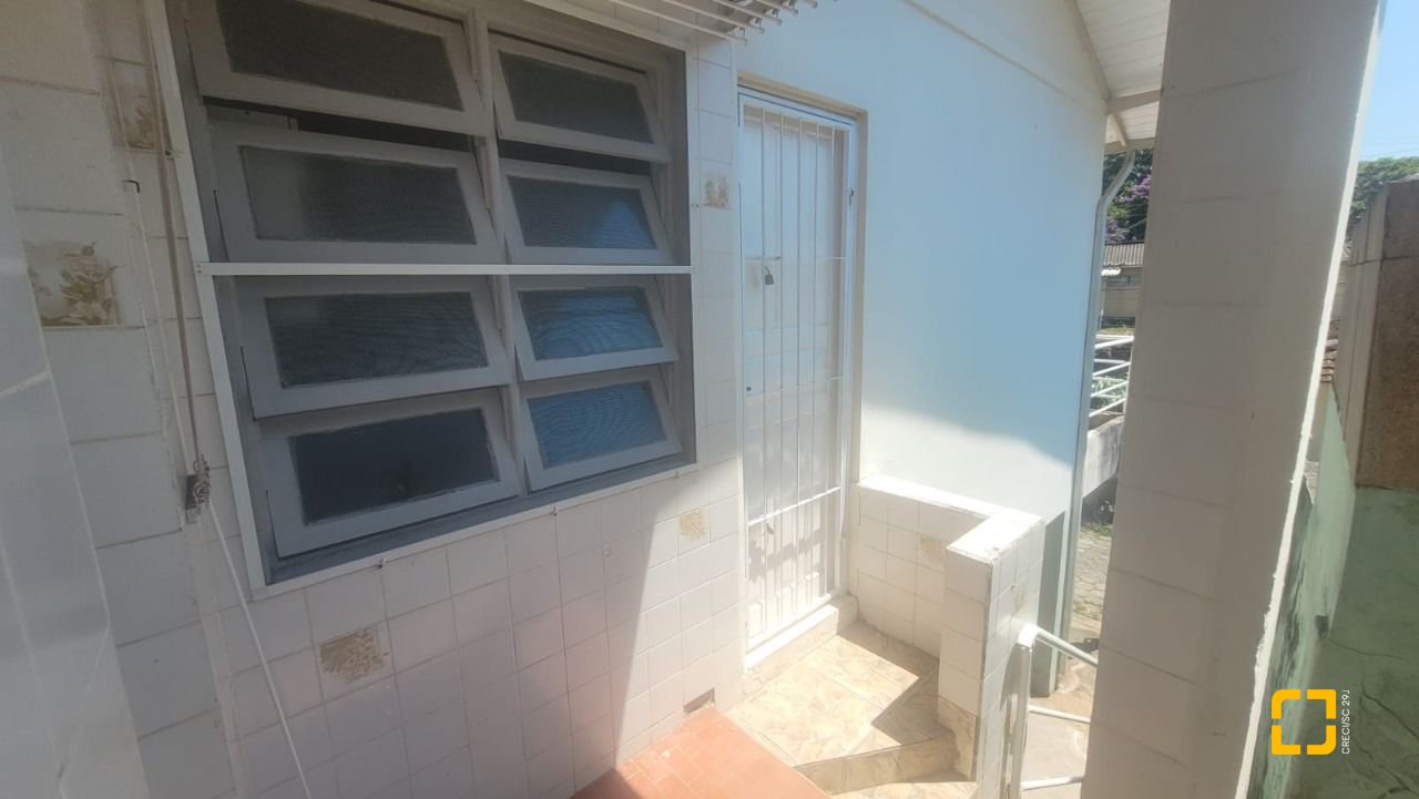 Casa com 82m², 2 quartos, 1 garagem, no bairro Agronômica em Florianópolis