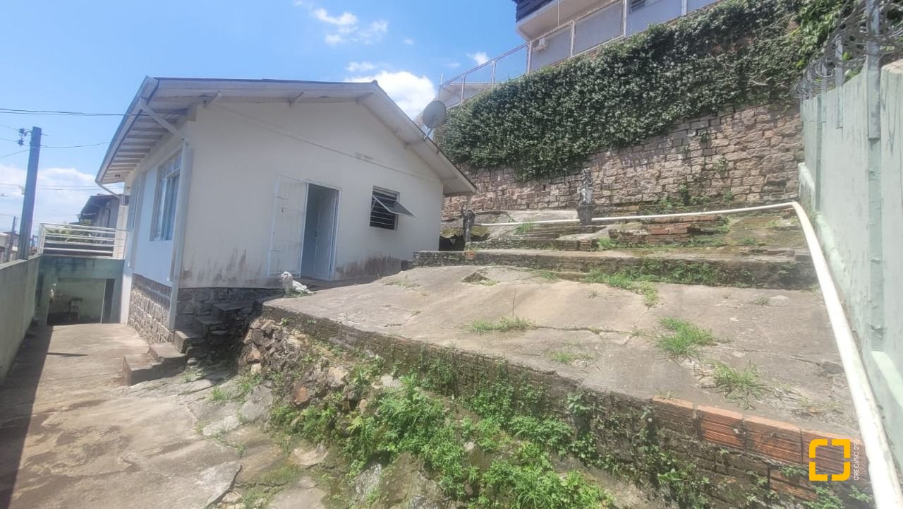 Casa com 82m², 2 quartos, 1 garagem, no bairro Agronômica em Florianópolis
