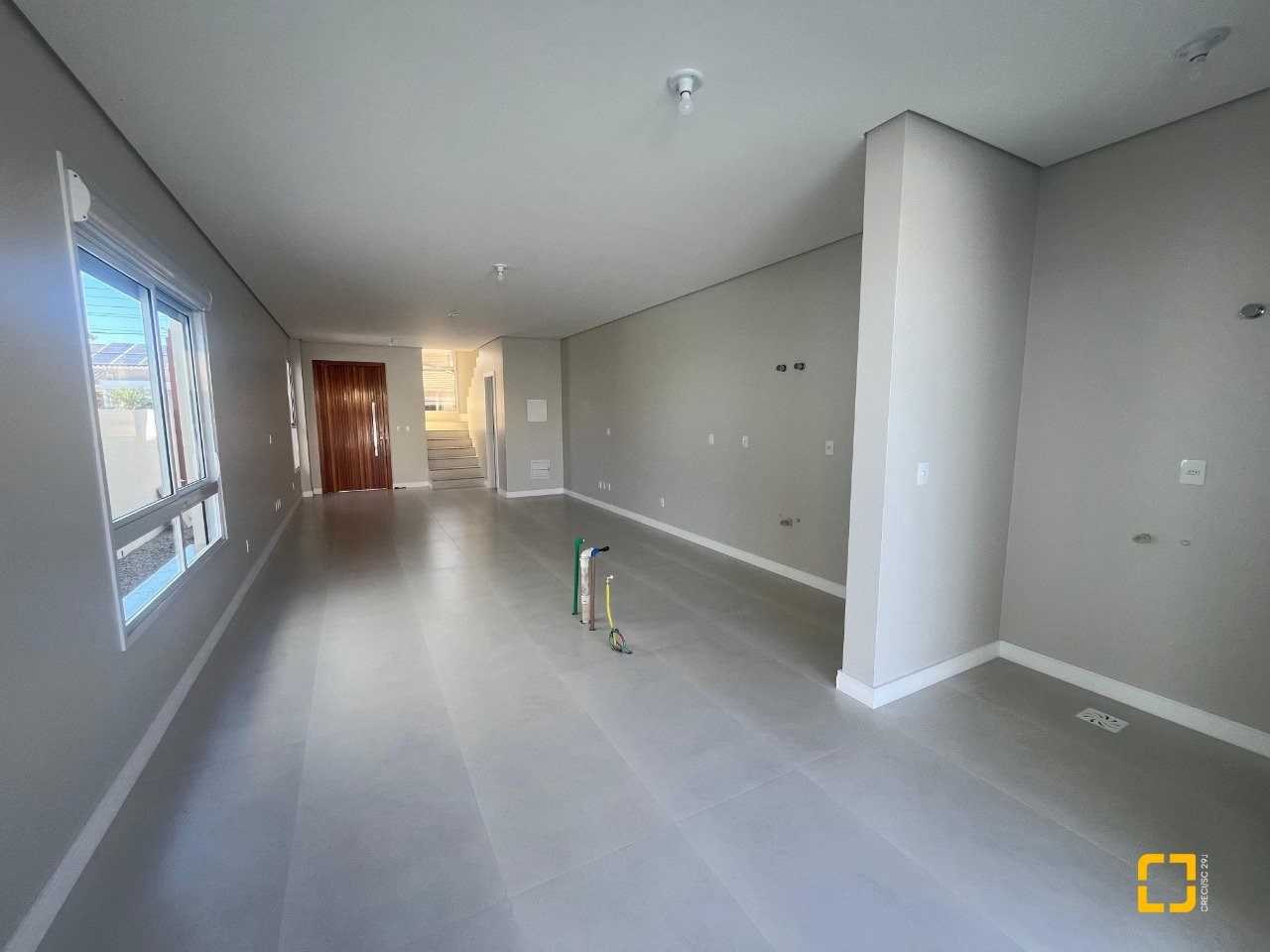 Casa com 150m², 4 quartos (sendo 1 suíte), 2 garagens, no bairro Carianos em Florianópolis