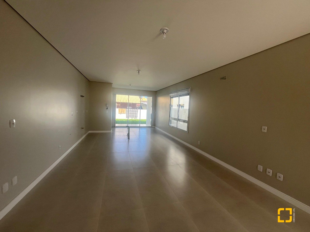 Casa com 150m², 4 quartos (sendo 1 suíte), 2 garagens, no bairro Carianos em Florianópolis