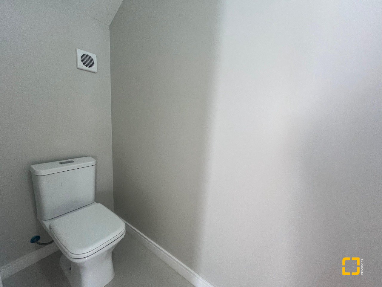 Casa com 150m², 4 quartos (sendo 1 suíte), 2 garagens, no bairro Carianos em Florianópolis