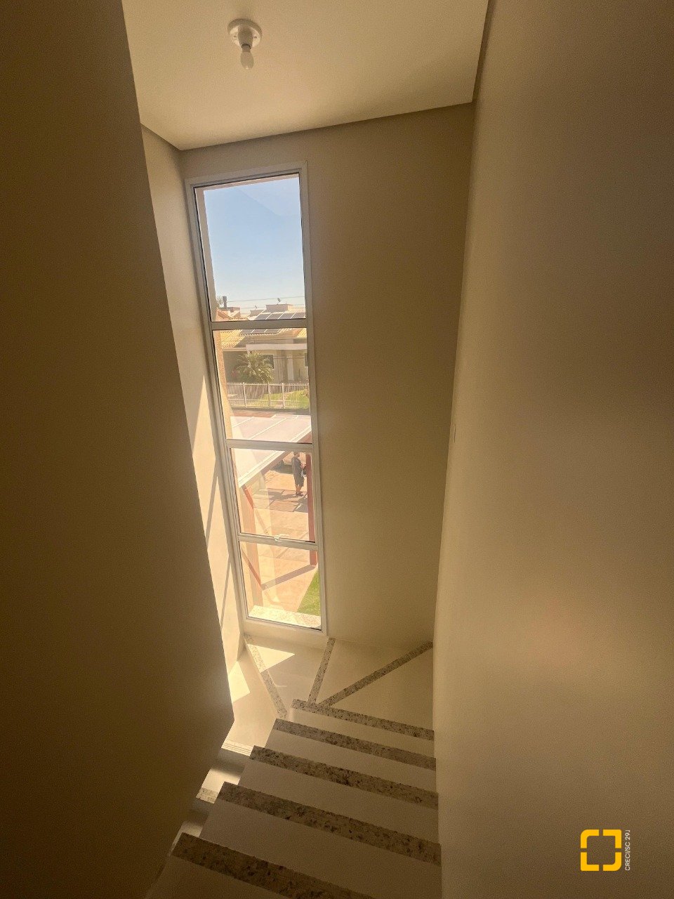 Casa com 150m², 4 quartos (sendo 1 suíte), 2 garagens, no bairro Carianos em Florianópolis