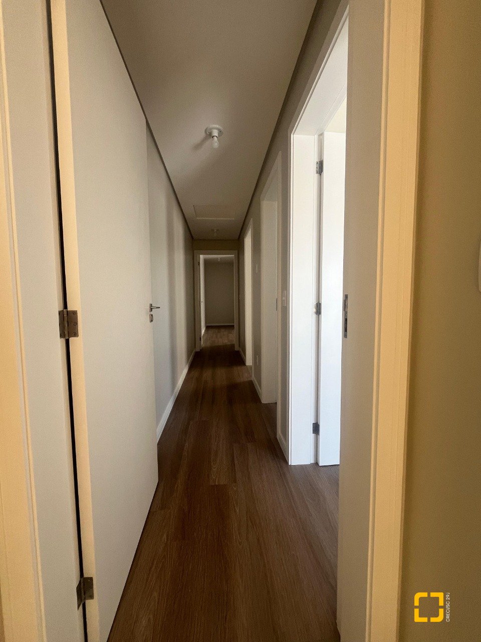 Casa com 150m², 4 quartos (sendo 1 suíte), 2 garagens, no bairro Carianos em Florianópolis