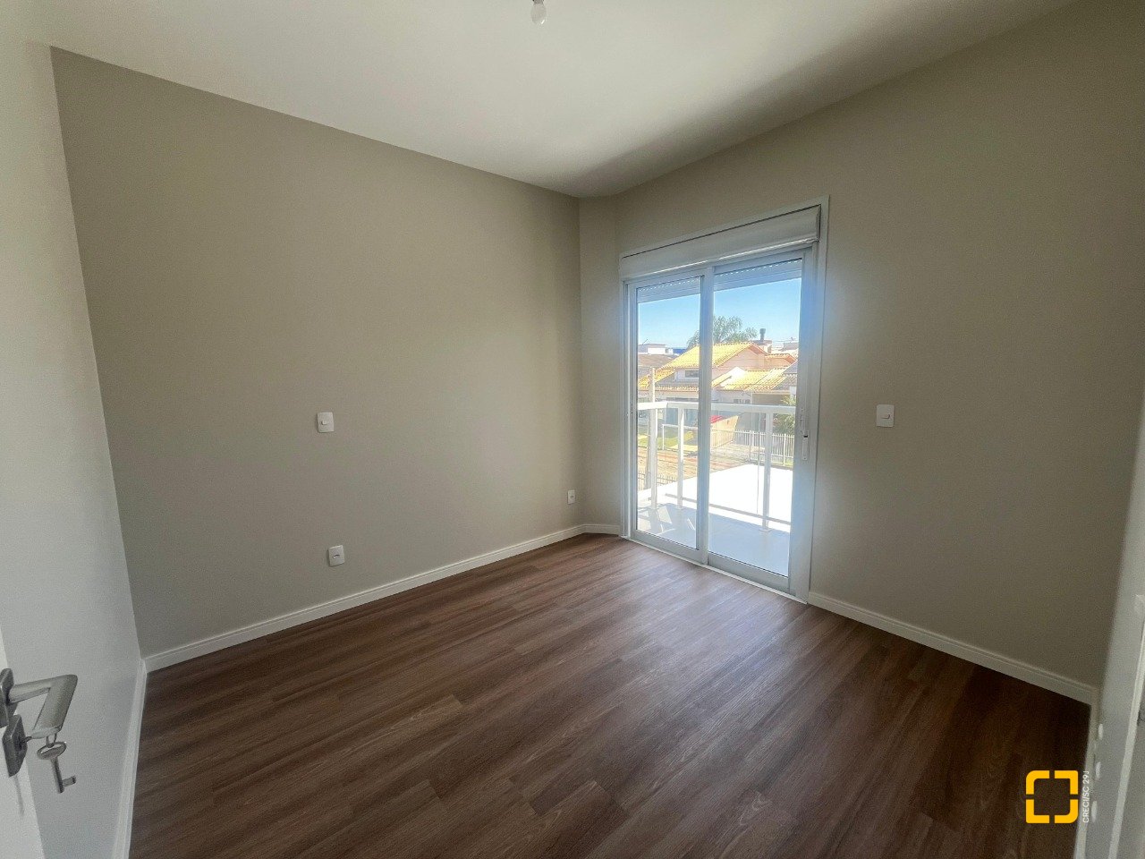 Casa com 150m², 4 quartos (sendo 1 suíte), 2 garagens, no bairro Carianos em Florianópolis