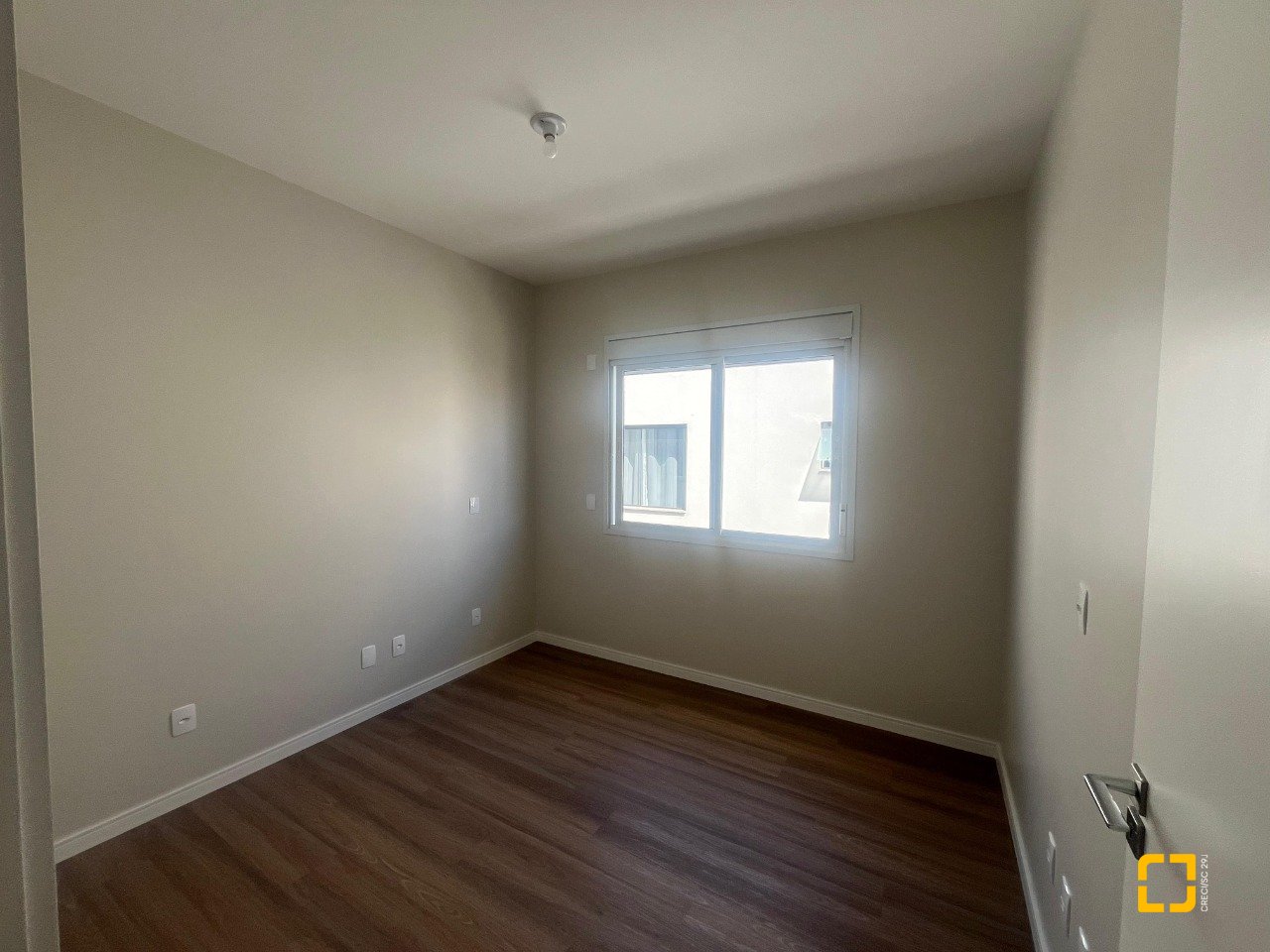 Casa com 150m², 4 quartos (sendo 1 suíte), 2 garagens, no bairro Carianos em Florianópolis