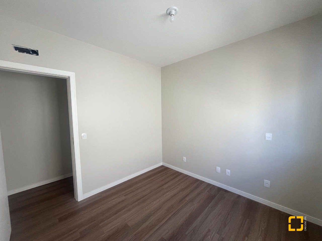 Casa com 150m², 4 quartos (sendo 1 suíte), 2 garagens, no bairro Carianos em Florianópolis