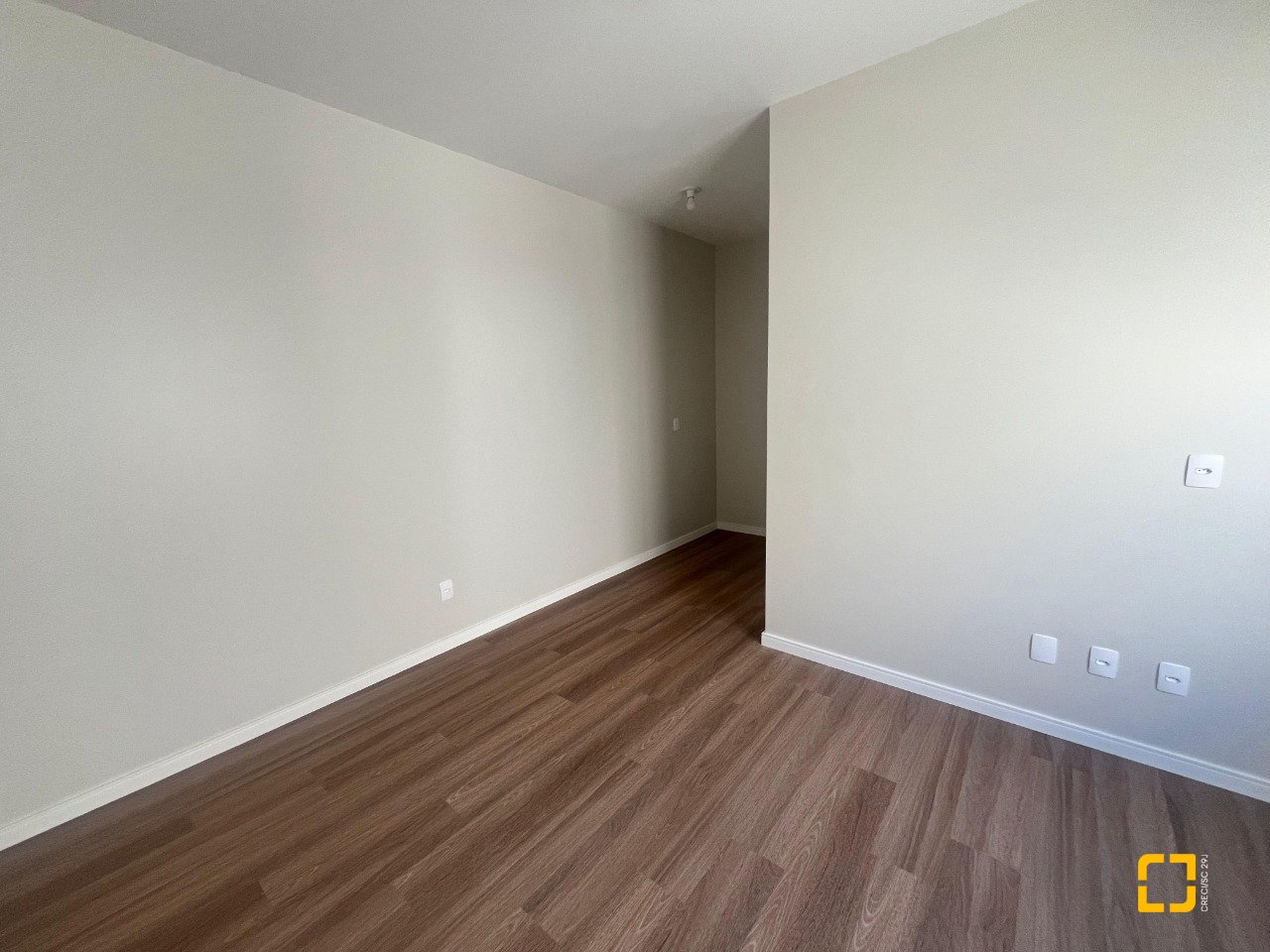 Casa com 150m², 4 quartos (sendo 1 suíte), 2 garagens, no bairro Carianos em Florianópolis