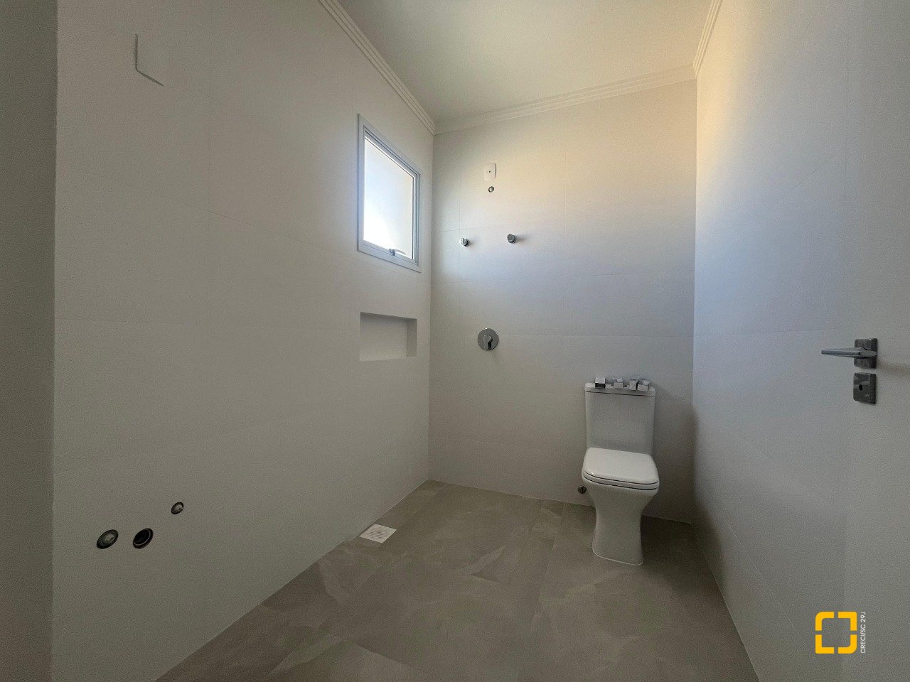 Casa com 150m², 4 quartos (sendo 1 suíte), 2 garagens, no bairro Carianos em Florianópolis