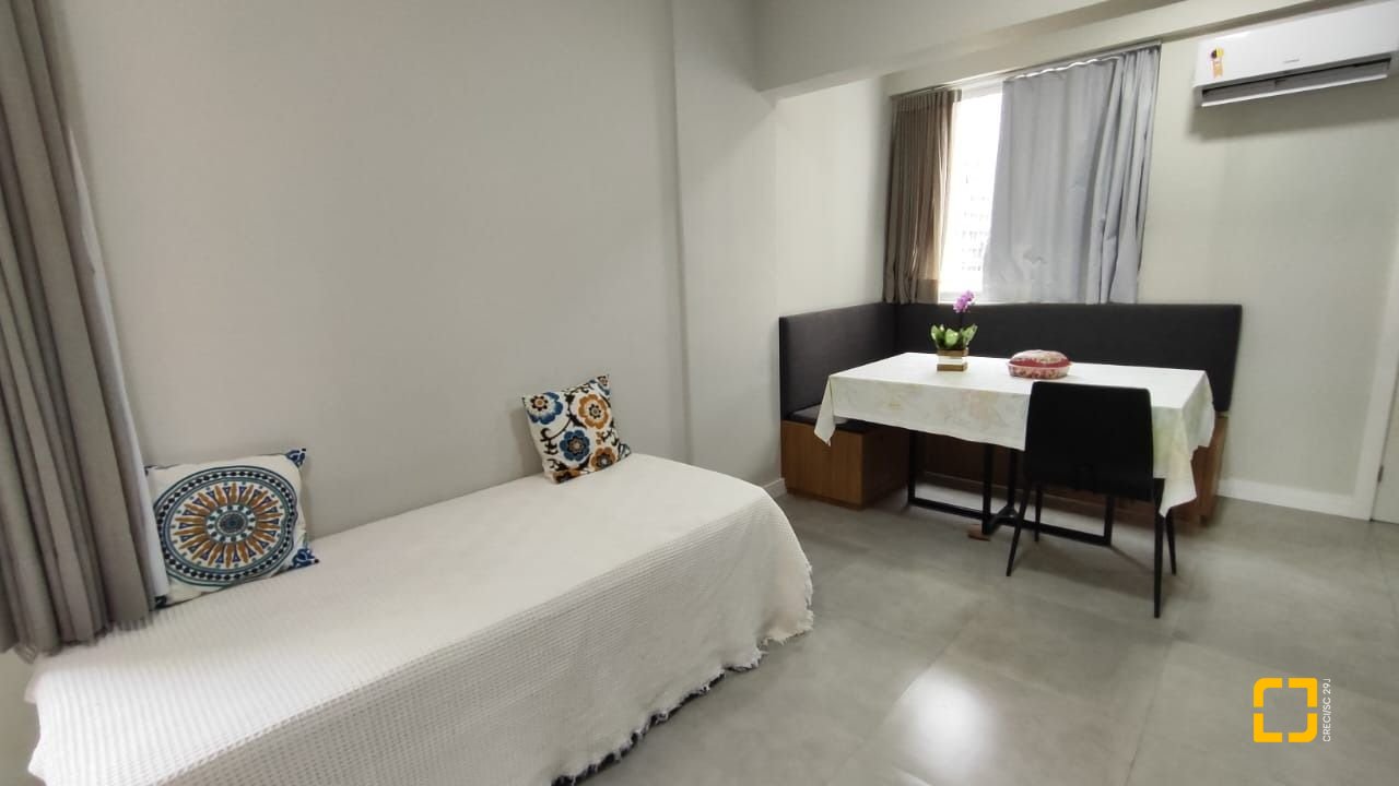 Studio com 47m², 1 quarto, 1 garagem, no bairro Centro em Florianópolis