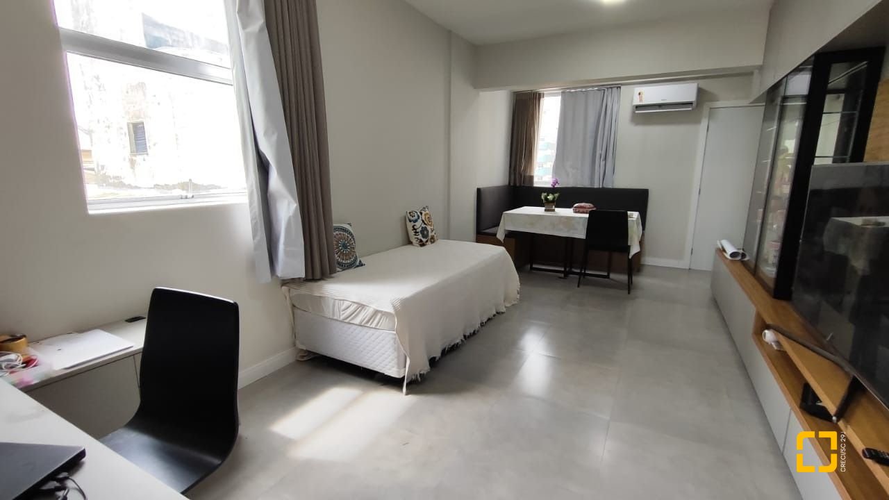 Studio com 47m², 1 quarto, 1 garagem, no bairro Centro em Florianópolis