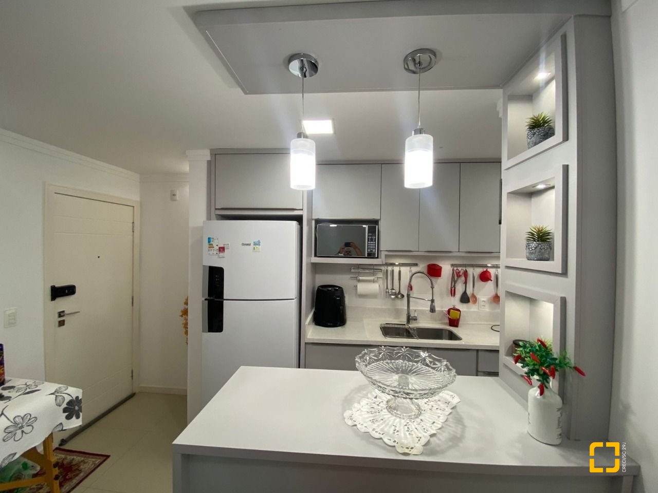 Apartamento com 75m², 2 quartos (sendo 1 suíte), 1 garagem, no bairro Centro em Palhoça