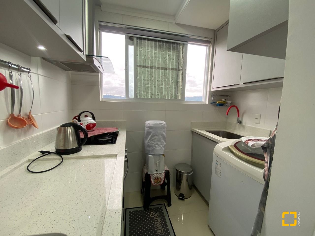 Apartamento com 75m², 2 quartos (sendo 1 suíte), 1 garagem, no bairro Centro em Palhoça