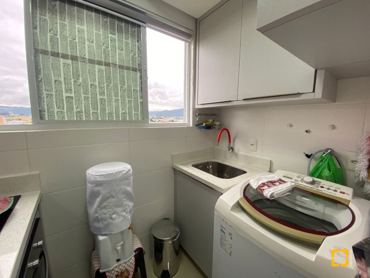 Apartamento com 75m², 2 quartos (sendo 1 suíte), 1 garagem, no bairro Centro em Palhoça