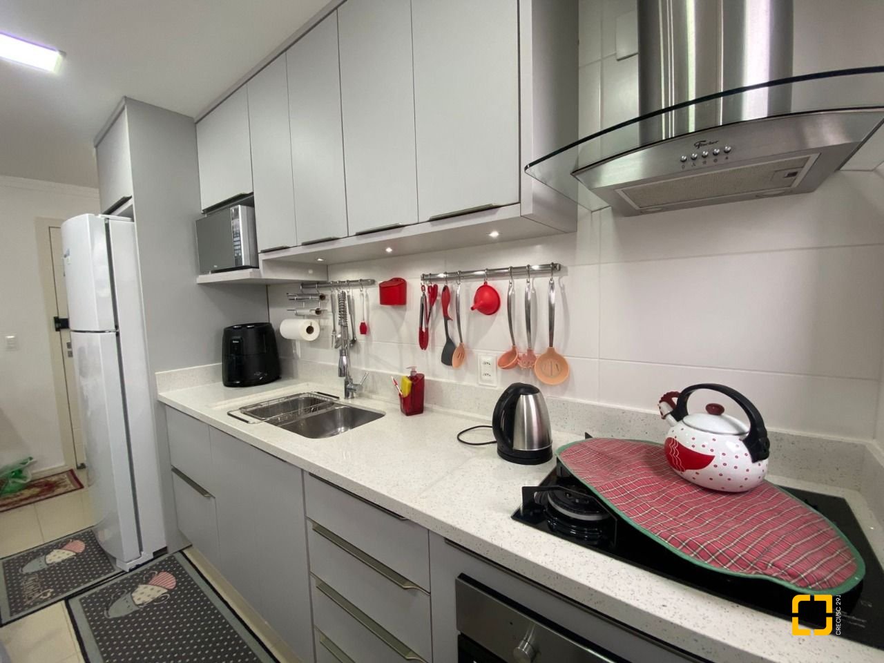 Apartamento com 75m², 2 quartos (sendo 1 suíte), 1 garagem, no bairro Centro em Palhoça