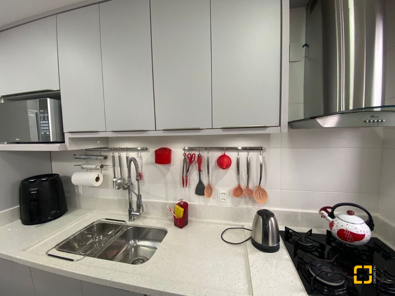 Apartamento com 75m², 2 quartos (sendo 1 suíte), 1 garagem, no bairro Centro em Palhoça