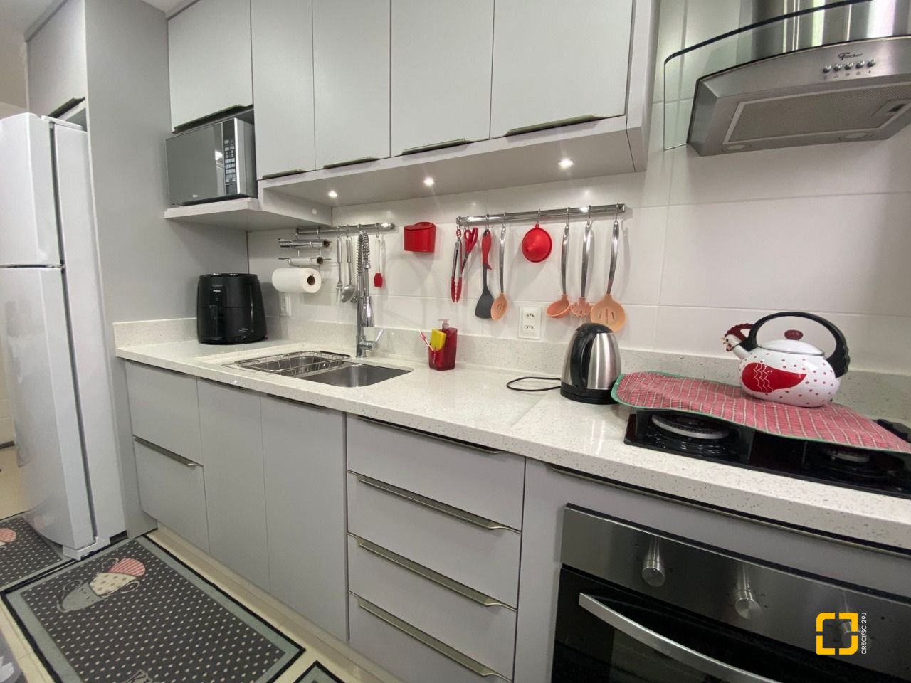 Apartamento com 75m², 2 quartos (sendo 1 suíte), 1 garagem, no bairro Centro em Palhoça