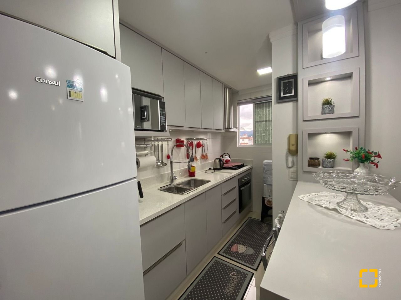 Apartamento com 75m², 2 quartos (sendo 1 suíte), 1 garagem, no bairro Centro em Palhoça