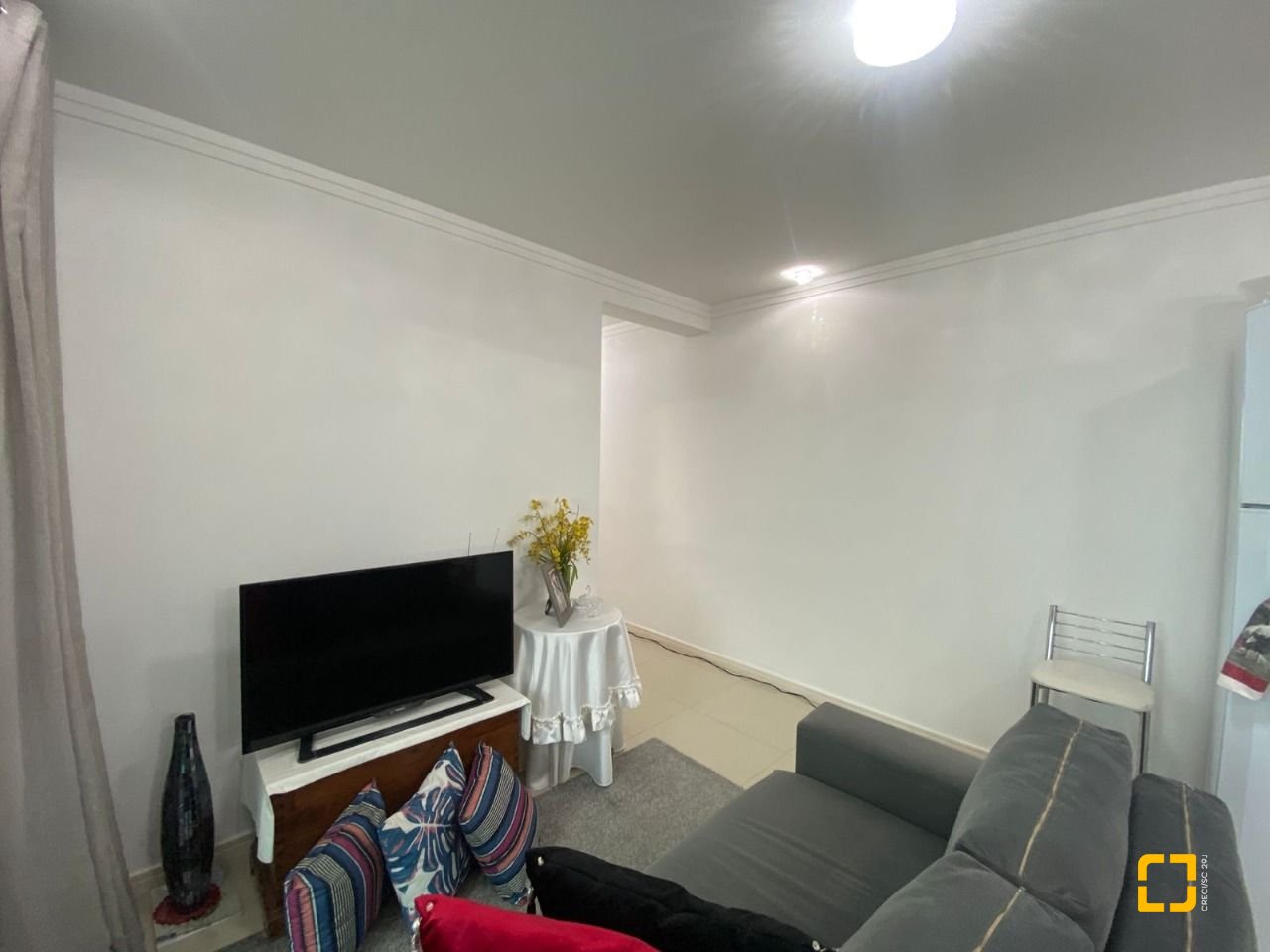 Apartamento com 75m², 2 quartos (sendo 1 suíte), 1 garagem, no bairro Centro em Palhoça