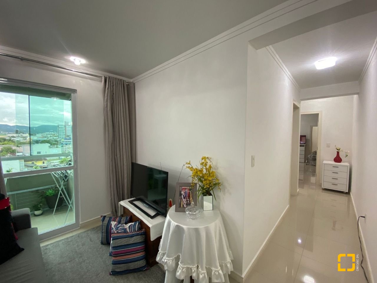 Apartamento com 75m², 2 quartos (sendo 1 suíte), 1 garagem, no bairro Centro em Palhoça
