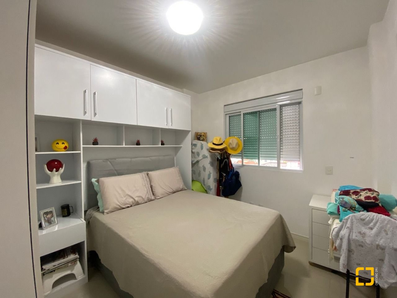Apartamento com 75m², 2 quartos (sendo 1 suíte), 1 garagem, no bairro Centro em Palhoça