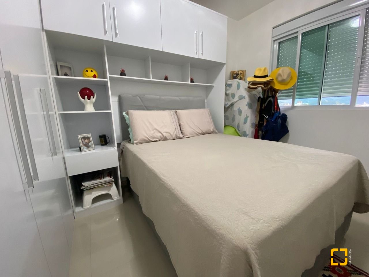 Apartamento com 75m², 2 quartos (sendo 1 suíte), 1 garagem, no bairro Centro em Palhoça