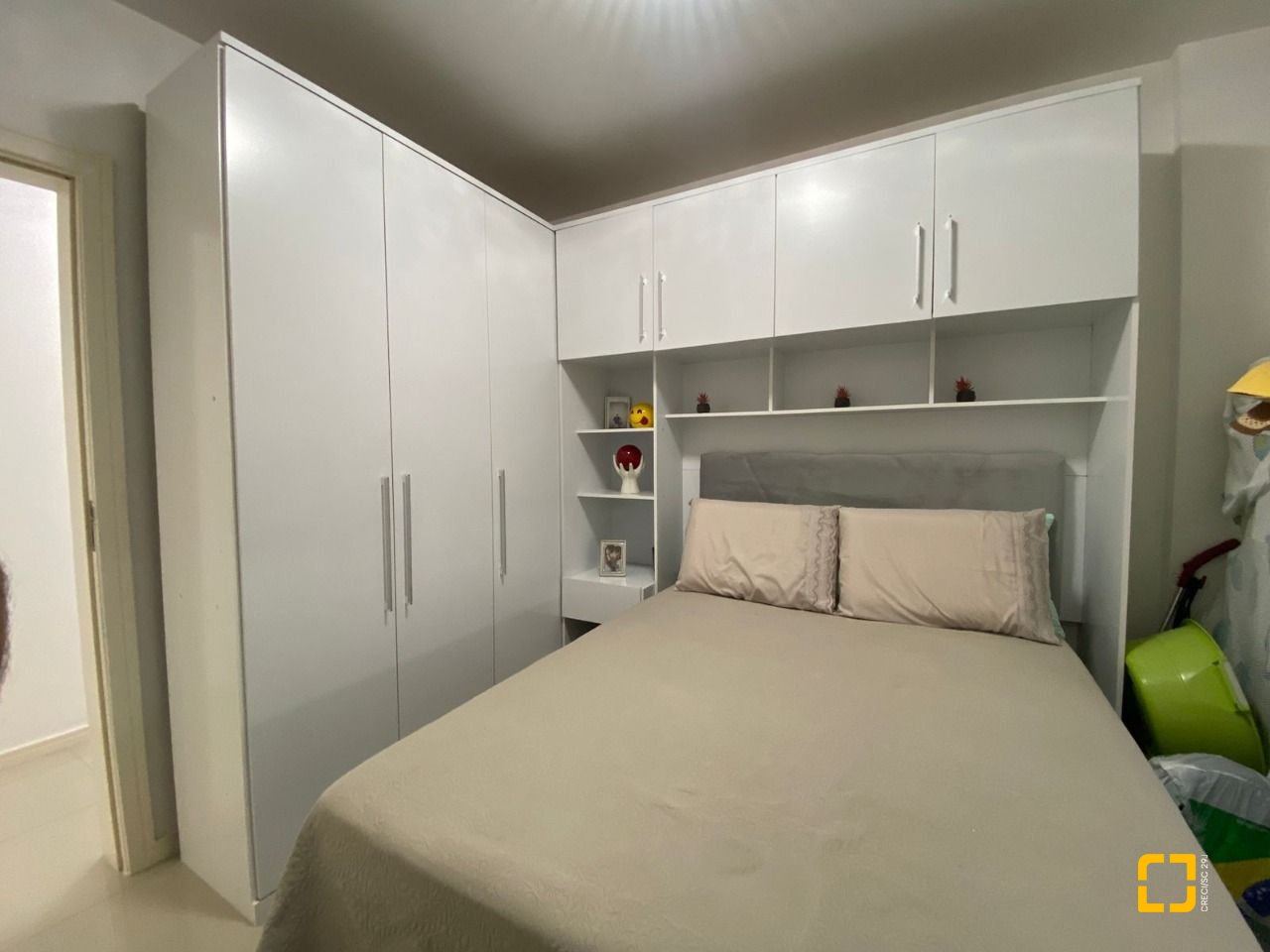 Apartamento com 75m², 2 quartos (sendo 1 suíte), 1 garagem, no bairro Centro em Palhoça