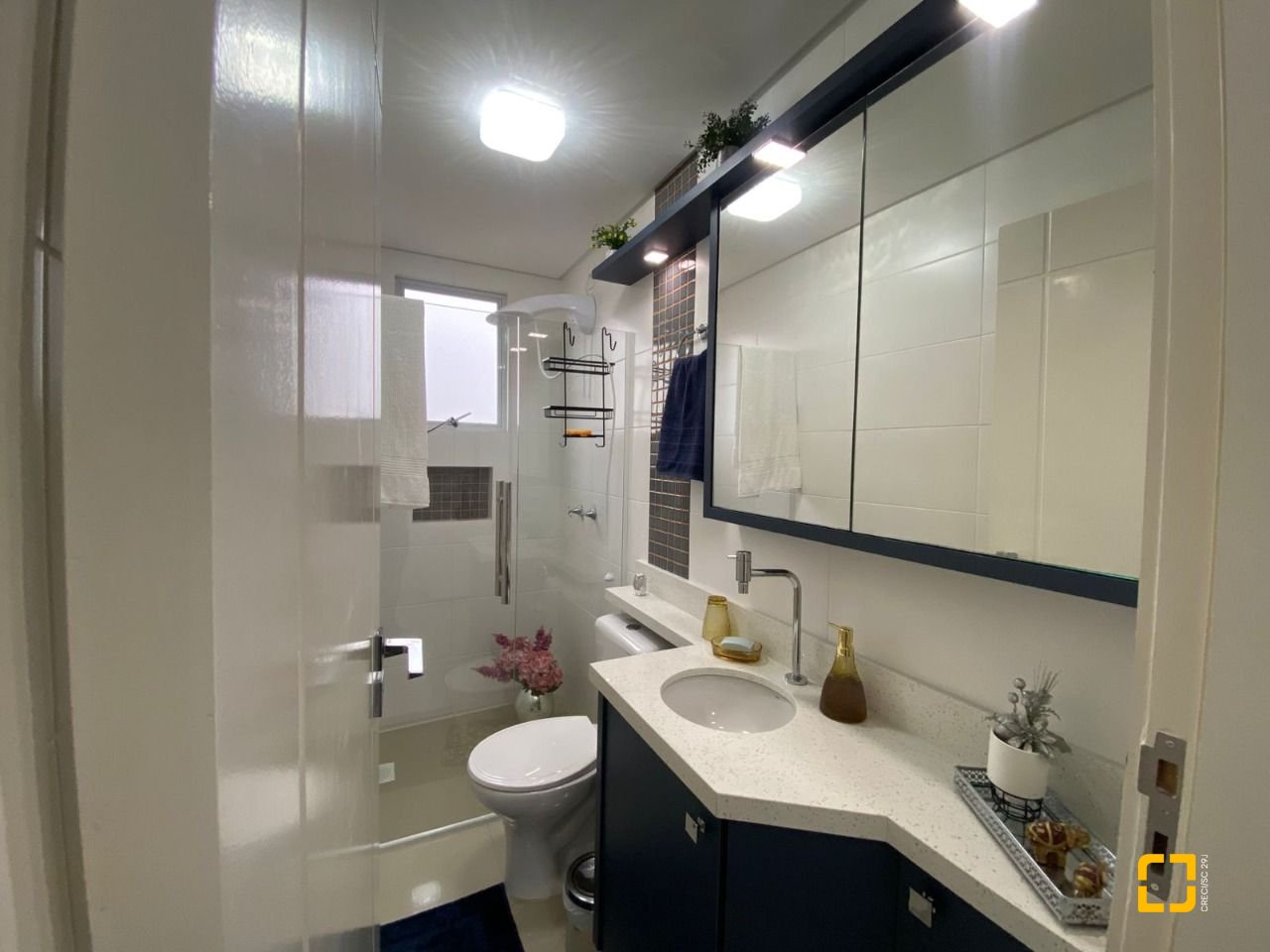 Apartamento com 75m², 2 quartos (sendo 1 suíte), 1 garagem, no bairro Centro em Palhoça