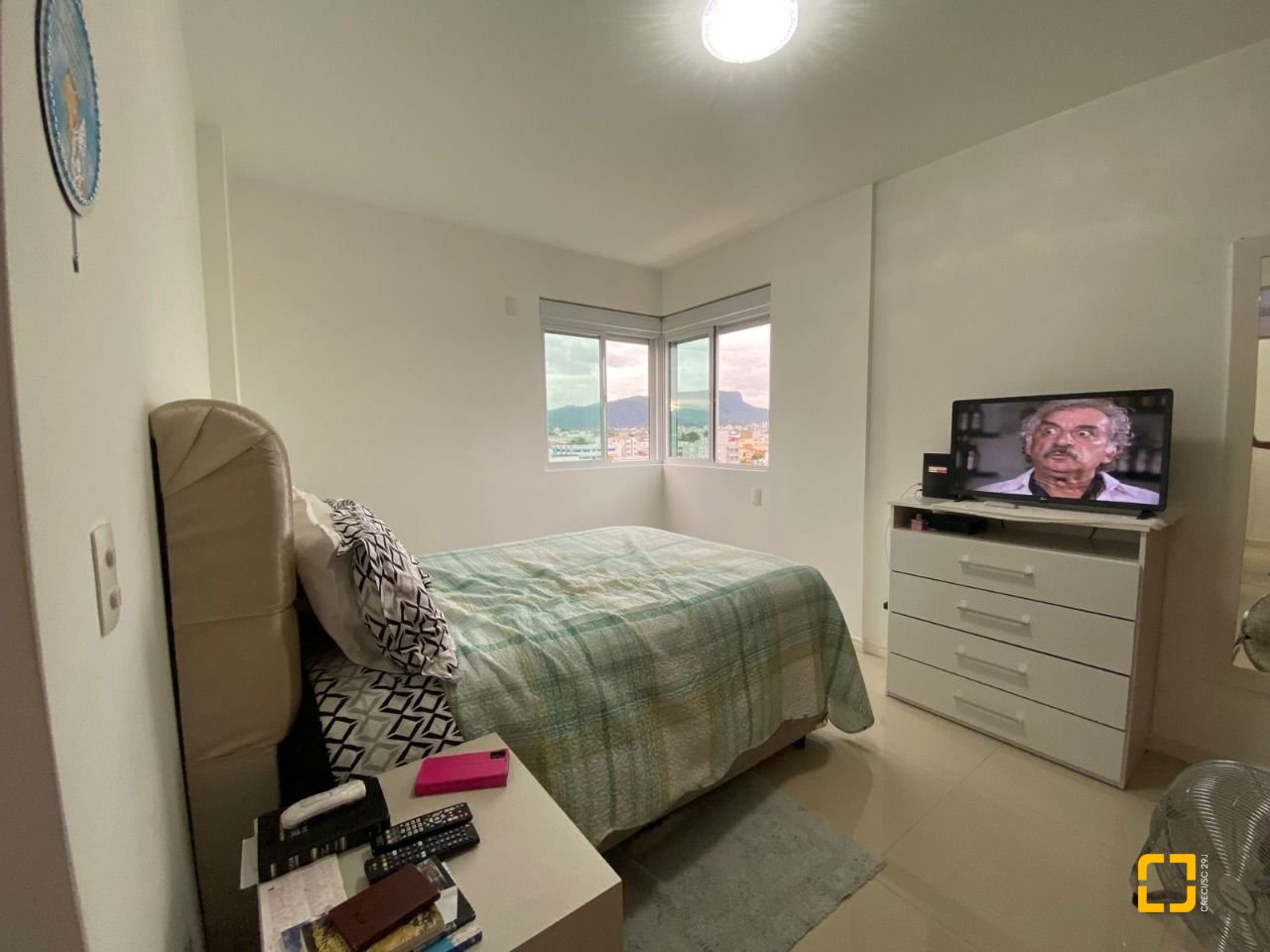 Apartamento com 75m², 2 quartos (sendo 1 suíte), 1 garagem, no bairro Centro em Palhoça
