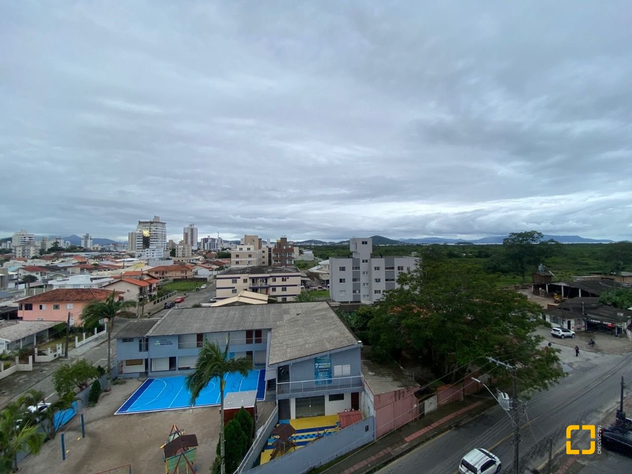 Apartamento com 75m², 2 quartos (sendo 1 suíte), 1 garagem, no bairro Centro em Palhoça