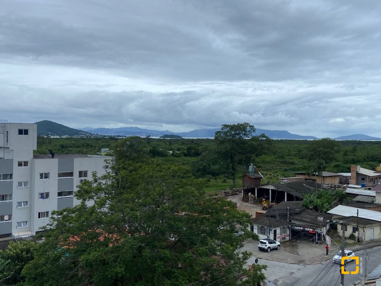 Apartamento com 75m², 2 quartos (sendo 1 suíte), 1 garagem, no bairro Centro em Palhoça
