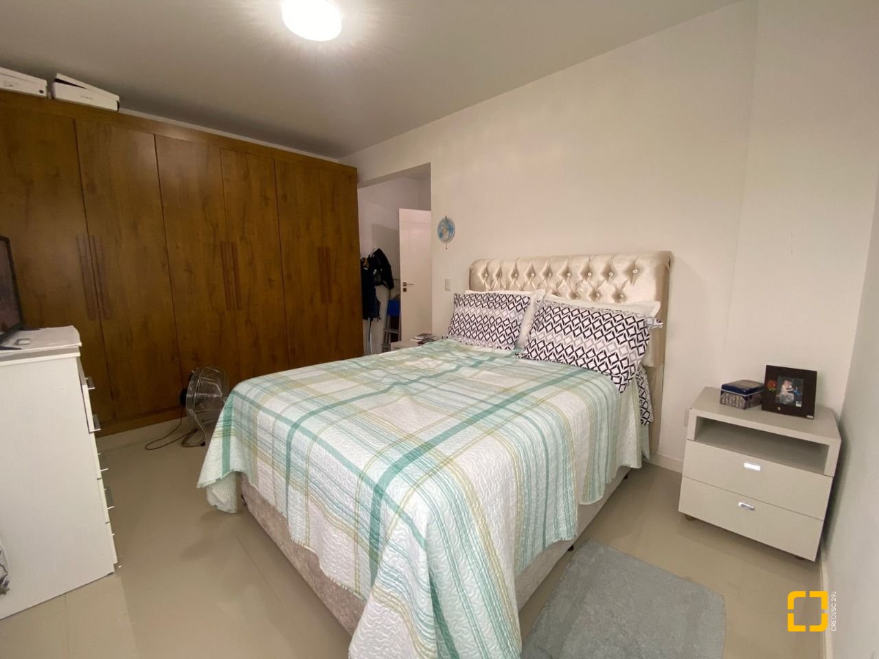 Apartamento com 75m², 2 quartos (sendo 1 suíte), 1 garagem, no bairro Centro em Palhoça