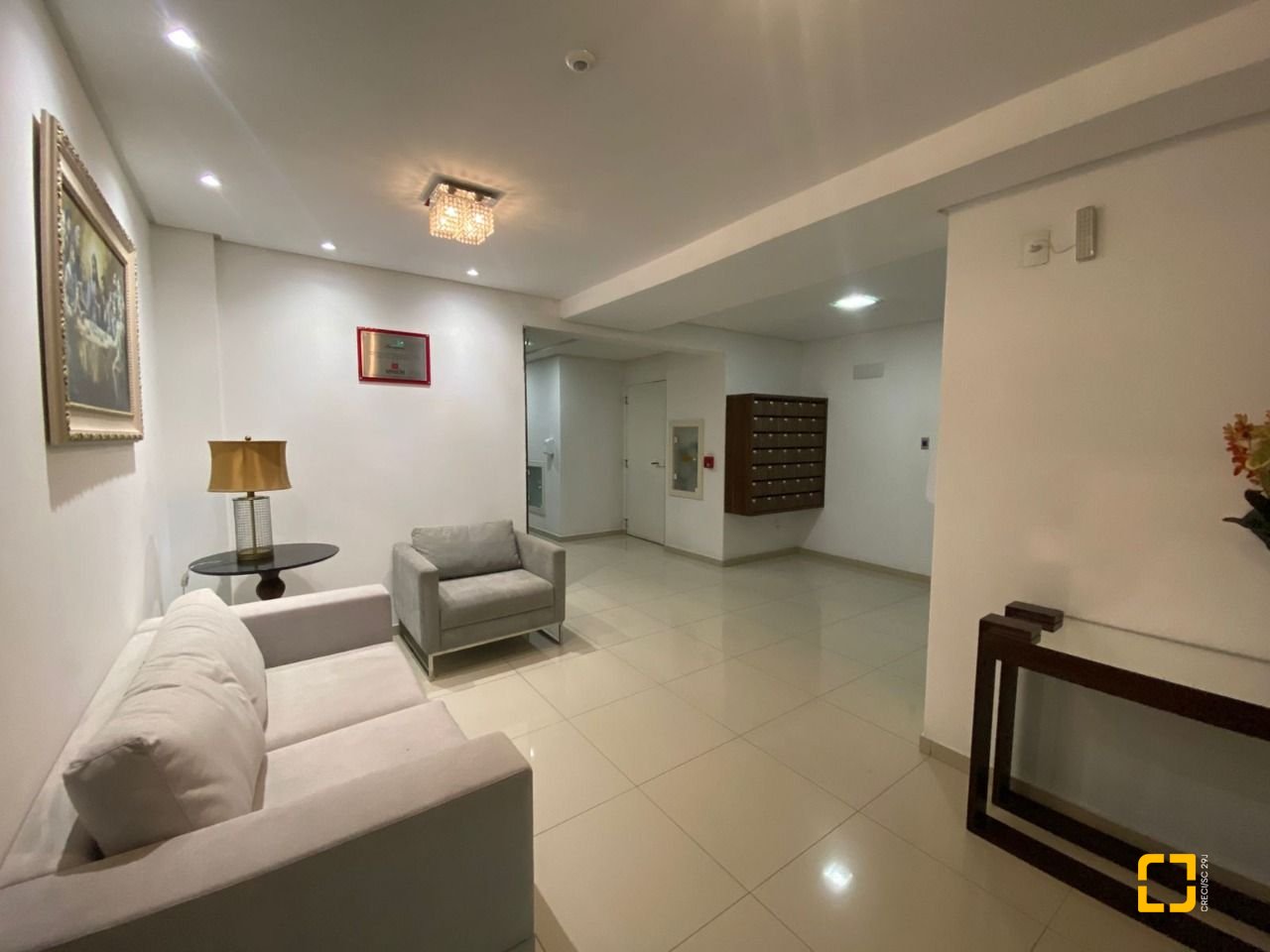 Apartamento com 75m², 2 quartos (sendo 1 suíte), 1 garagem, no bairro Centro em Palhoça