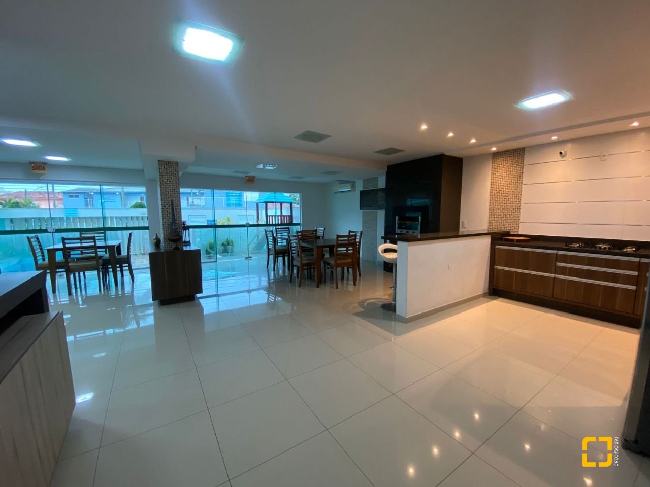 Apartamento com 75m², 2 quartos (sendo 1 suíte), 1 garagem, no bairro Centro em Palhoça