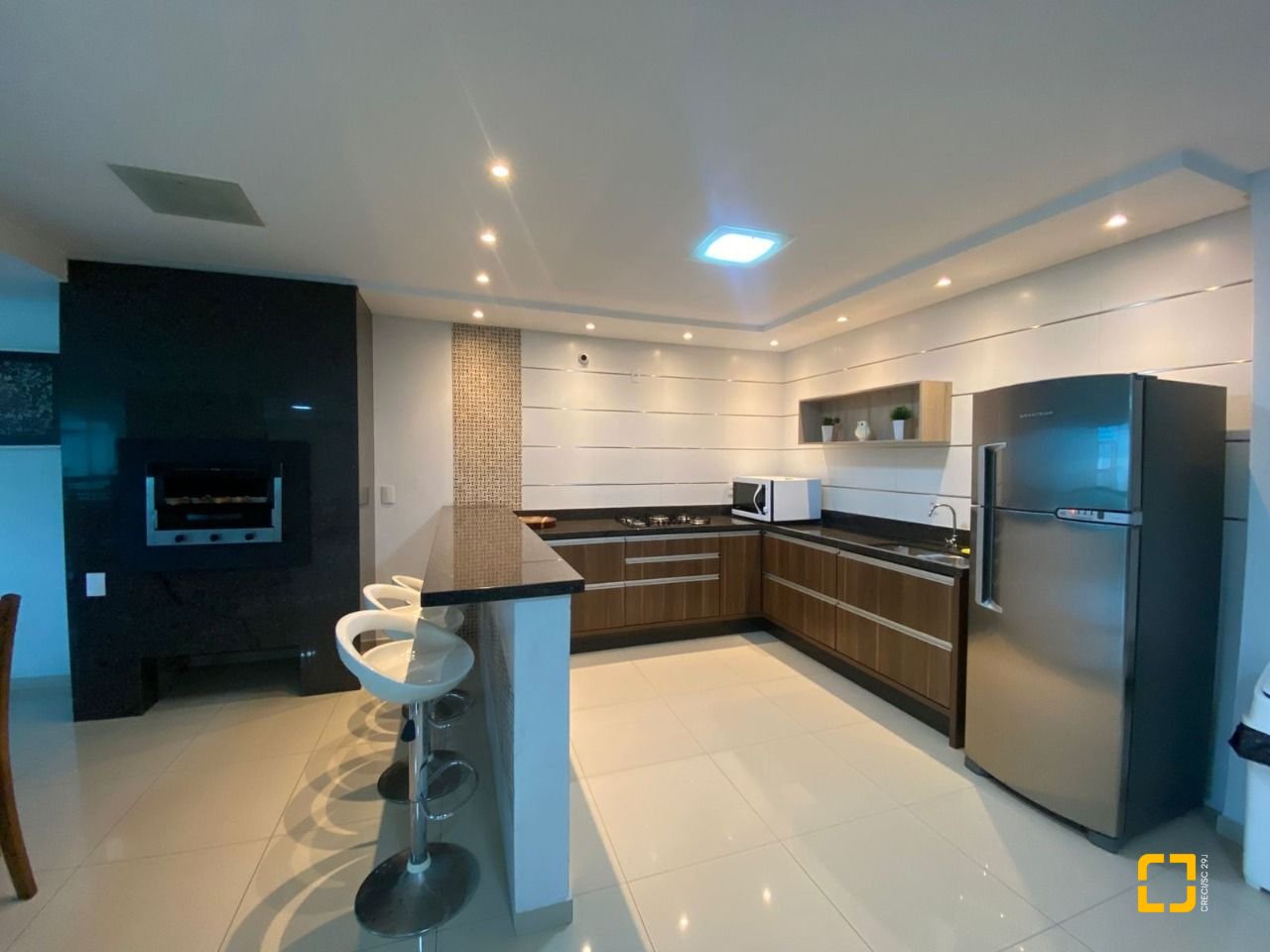 Apartamento com 75m², 2 quartos (sendo 1 suíte), 1 garagem, no bairro Centro em Palhoça