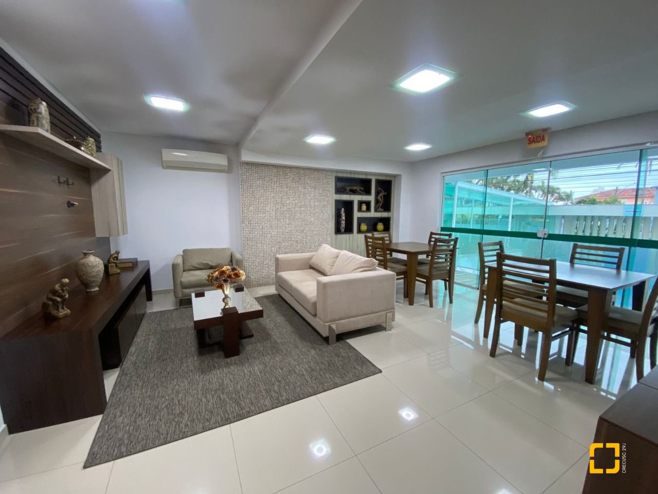 Apartamento com 75m², 2 quartos (sendo 1 suíte), 1 garagem, no bairro Centro em Palhoça