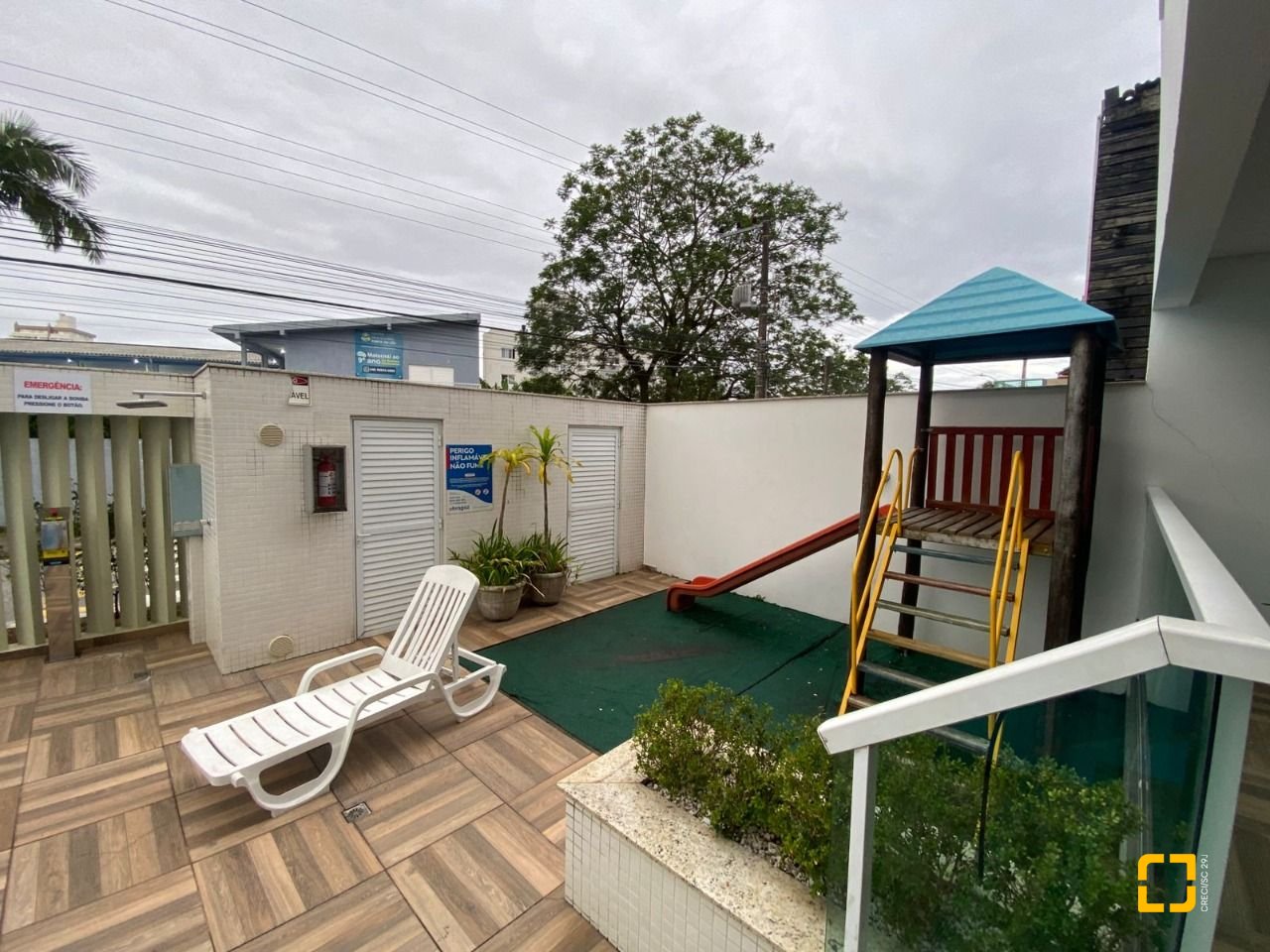 Apartamento com 75m², 2 quartos (sendo 1 suíte), 1 garagem, no bairro Centro em Palhoça