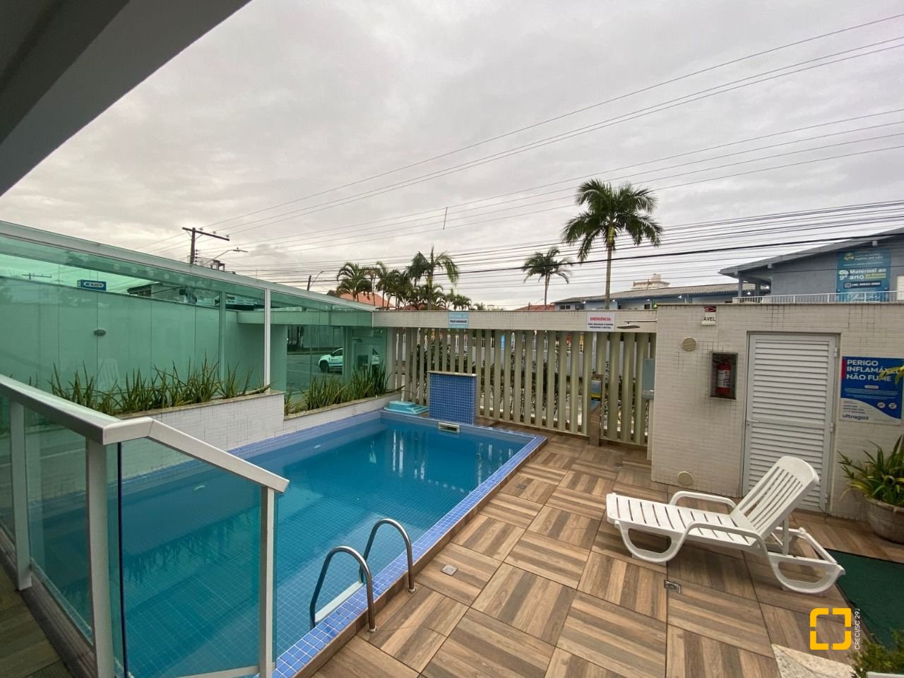 Apartamento com 75m², 2 quartos (sendo 1 suíte), 1 garagem, no bairro Centro em Palhoça