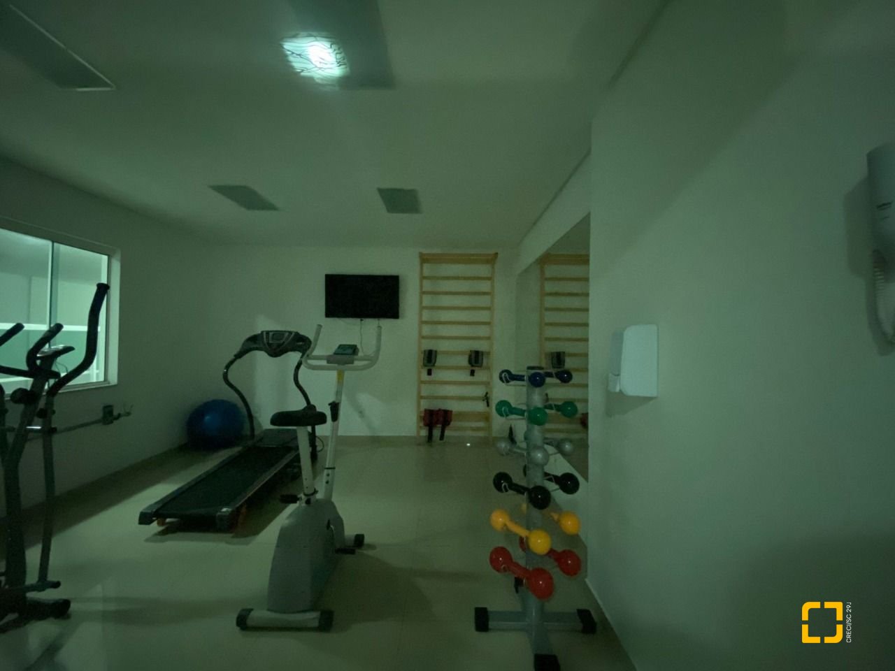 Apartamento com 75m², 2 quartos (sendo 1 suíte), 1 garagem, no bairro Centro em Palhoça