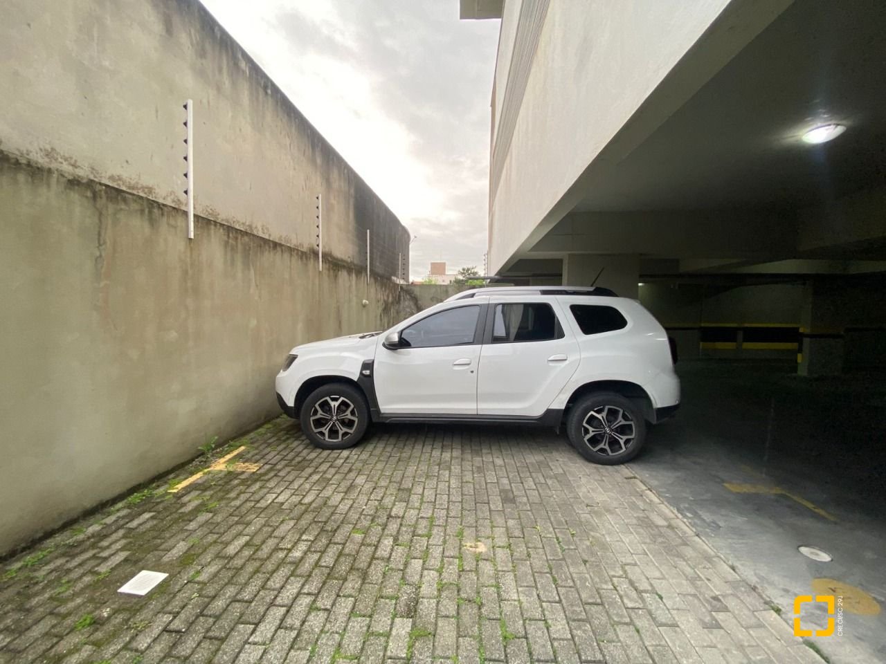 Apartamento com 75m², 2 quartos (sendo 1 suíte), 1 garagem, no bairro Centro em Palhoça