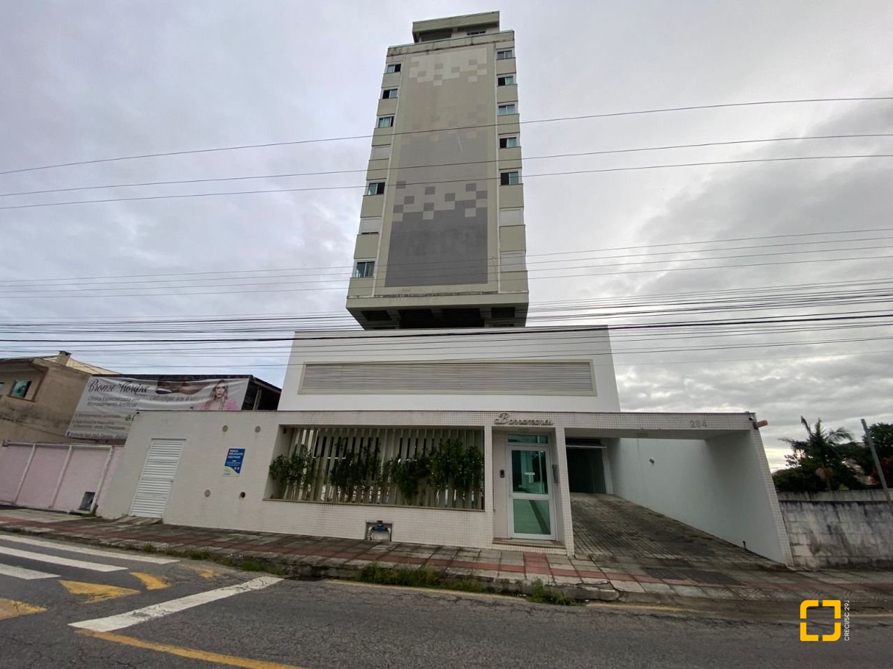 Apartamento com 75m², 2 quartos (sendo 1 suíte), 1 garagem, no bairro Centro em Palhoça
