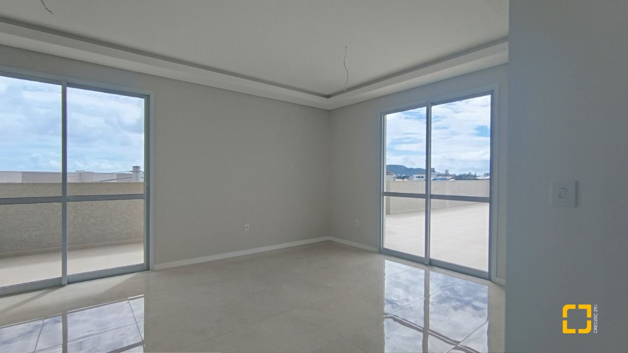 Cobertura com 196m², 4 quartos (sendo 1 suíte), 2 garagens, no bairro Ingleses em Florianópolis