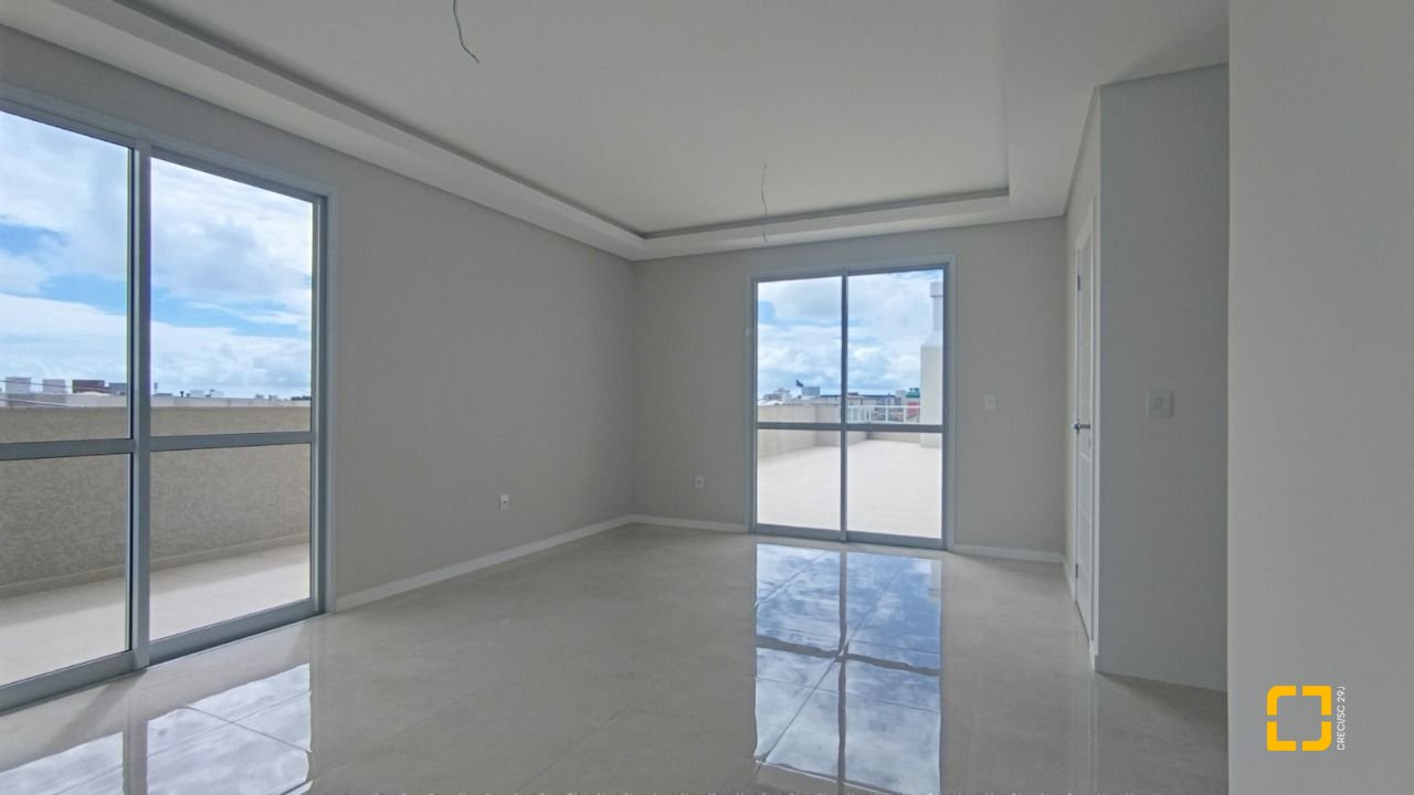 Cobertura com 196m², 4 quartos (sendo 1 suíte), 2 garagens, no bairro Ingleses em Florianópolis