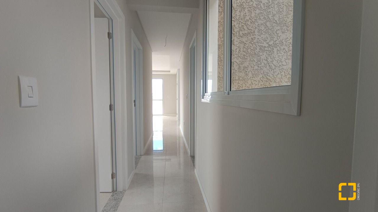 Cobertura com 196m², 4 quartos (sendo 1 suíte), 2 garagens, no bairro Ingleses em Florianópolis