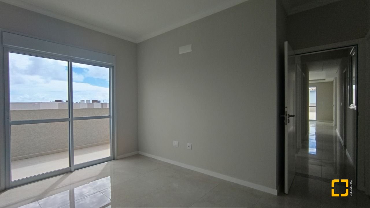 Cobertura com 196m², 4 quartos (sendo 1 suíte), 2 garagens, no bairro Ingleses em Florianópolis