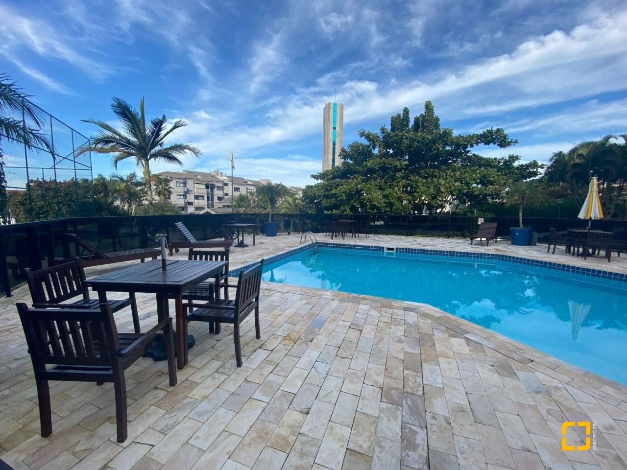 Apartamento com 76m², 4 quartos (sendo 1 suíte), 2 garagens, no bairro Praia Brava em Florianópolis