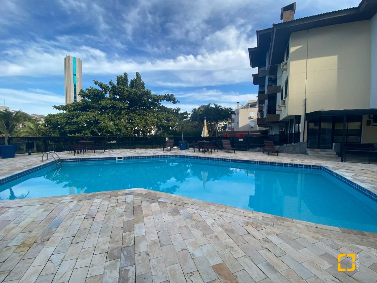 Apartamento com 76m², 4 quartos (sendo 1 suíte), 2 garagens, no bairro Praia Brava em Florianópolis