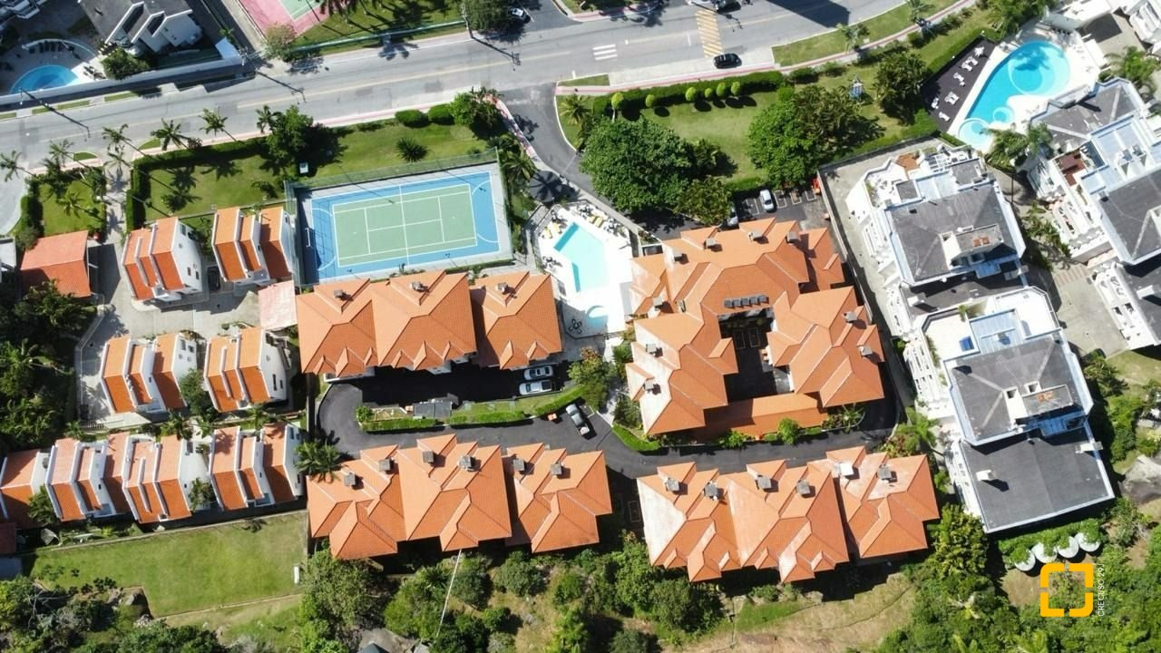Apartamento com 76m², 4 quartos (sendo 1 suíte), 2 garagens, no bairro Praia Brava em Florianópolis