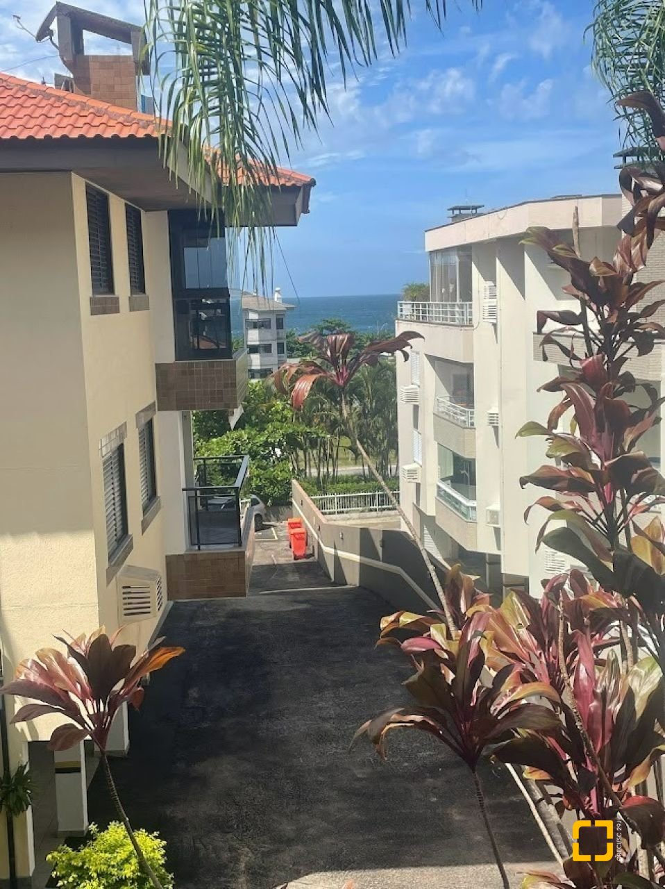 Apartamento com 76m², 4 quartos (sendo 1 suíte), 2 garagens, no bairro Praia Brava em Florianópolis