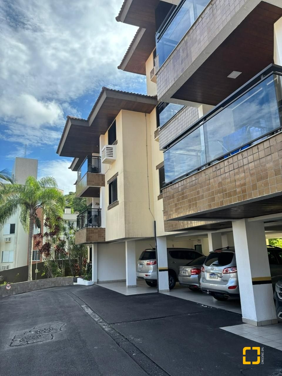Apartamento com 76m², 4 quartos (sendo 1 suíte), 2 garagens, no bairro Praia Brava em Florianópolis